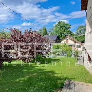 Velika kuća s vrtom, garažom i potkrovljem za dodatni stan
