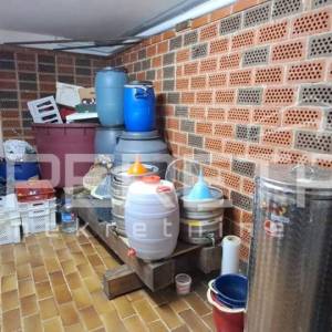 Velika kuća s vrtom, garažom i potkrovljem za dodatni stan