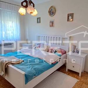 Velika kuća s vrtom, garažom i potkrovljem za dodatni stan
