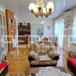 Velika kuća s vrtom, garažom i potkrovljem za dodatni stan