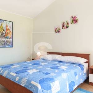 Vila s 3 spavaće sobe, bazenom u mirnom okruženju Sv. Lovreč