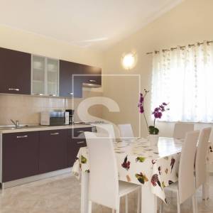 Vila s 3 spavaće sobe, bazenom u mirnom okruženju Sv. Lovreč