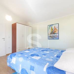 Vila s 3 spavaće sobe, bazenom u mirnom okruženju Sv. Lovreč