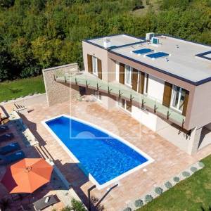 Vila s bazenom, wellnessom i 3 spavaće sobe, privatnost