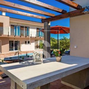 Vila s bazenom, wellnessom i 3 spavaće sobe, privatnost