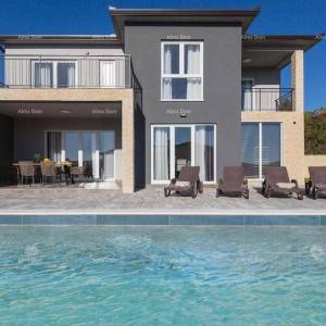 Villa s bazenom  blizu Labina