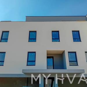 Više stanova u modernim zgradama – Vrboska, Hvar