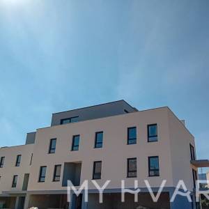 Više stanova u modernim zgradama – Vrboska, Hvar