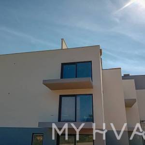 Više stanova u modernim zgradama – Vrboska, Hvar