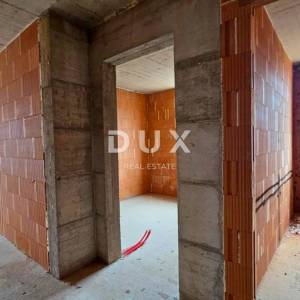 VIŠKOVO, MARINIĆI - Moderan  stan u prizemlju novogradnje, 84m²