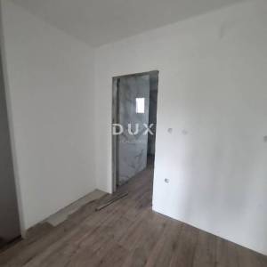 VIŠKOVO – moderna novogradnja, 3S+DB s okućnicom i parkirnim mjestima