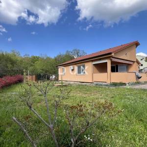 VIŠKOVO - novija gradnja u mirnom okruženju