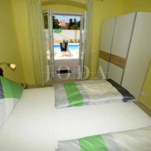 Višnjan, okolica, kuća sa četiri stambene jedinice