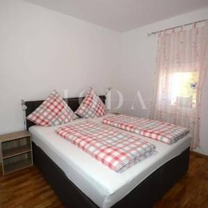 Višnjan, okolica, kuća sa četiri stambene jedinice