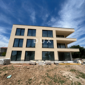 VODICE – 3SS+DB stan s terasom i pogledom na more, 70 m od mora i plaže