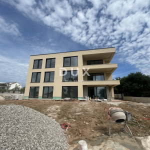 VODICE – 3SS+DB stan s terasom i pogledom na more, 70 m od mora i plaže