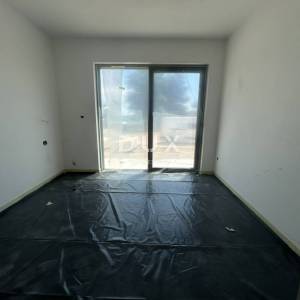 VODICE – 3SS+DB stan s vrtom i pogledom na more, 70 m od mora i plaže