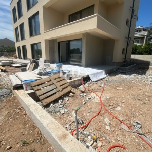 VODICE – 3SS+DB stan s vrtom i pogledom na more, 70 m od mora i plaže