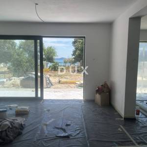 VODICE – 3SS+DB stan s vrtom i pogledom na more, 70 m od mora i plaže