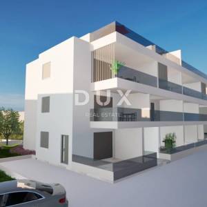VODICE, SRIMA – 50 m od mora, pogled na more, vrt 100 m²