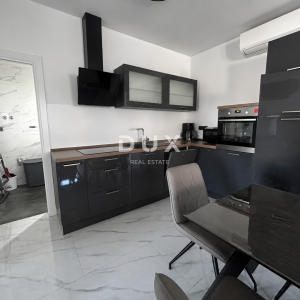 VODICE, SRIMA – Apartmanska zgrada s 5 jedinica, pogled na more, 50 m od mora i plaže