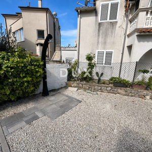 VODICE, SRIMA – Apartmanska zgrada s 5 jedinica, pogled na more, 50 m od mora i plaže