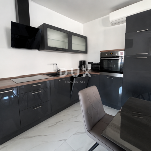 VODICE, SRIMA – Apartmanska zgrada s 5 jedinica, pogled na more, 50 m od mora i plaže