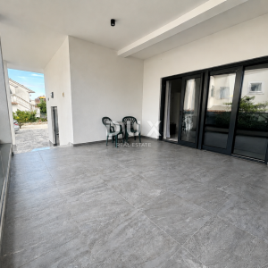 VODICE, SRIMA – Apartmanska zgrada s 5 jedinica, pogled na more, 50 m od mora i plaže