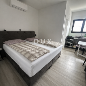 VODICE, SRIMA – Apartmanska zgrada s 5 jedinica, pogled na more, 50 m od mora i plaže