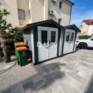VODICE, SRIMA – Apartmanska zgrada s 5 jedinica, pogled na more, 50 m od mora i plaže