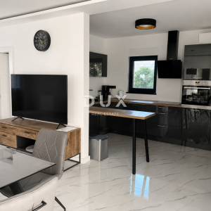 VODICE, SRIMA – Apartmanska zgrada s 5 jedinica, pogled na more, 50 m od mora i plaže