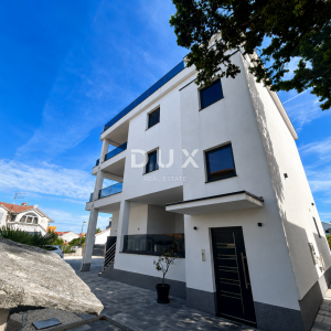 VODICE, SRIMA – Apartmanska zgrada s 5 jedinica, pogled na more, 50 m od mora i plaže