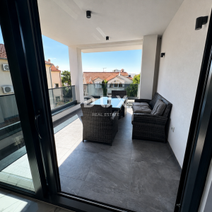 VODICE, SRIMA – Apartmanska zgrada s 5 jedinica, pogled na more, 50 m od mora i plaže