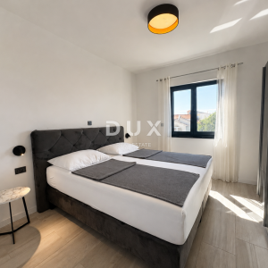 VODICE, SRIMA – Apartmanska zgrada s 5 jedinica, pogled na more, 50 m od mora i plaže