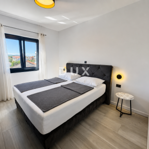 VODICE, SRIMA – Apartmanska zgrada s 5 jedinica, pogled na more, 50 m od mora i plaže