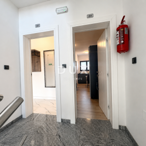 VODICE, SRIMA – Apartmanska zgrada s 5 jedinica, pogled na more, 50 m od mora i plaže