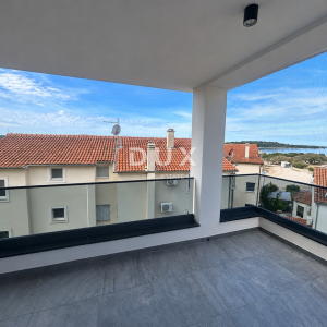 VODICE, SRIMA – Apartmanska zgrada s 5 jedinica, pogled na more, 50 m od mora i plaže