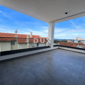 VODICE, SRIMA – Dvosoban stan i studio apartman s krovnom terasom i panoramskim pogledom na more, 50 m od mora i plaže
