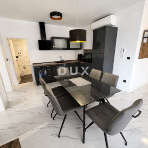 VODICE, SRIMA – Dvosoban stan i studio apartman s krovnom terasom i panoramskim pogledom na more, 50 m od mora i plaže