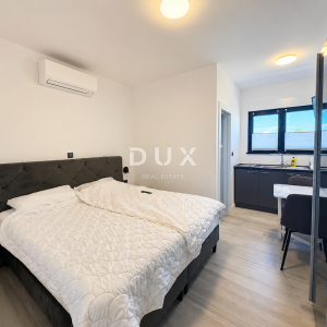 VODICE, SRIMA – Dvosoban stan s terasom i studio apartman, 50 m od mora i plaže