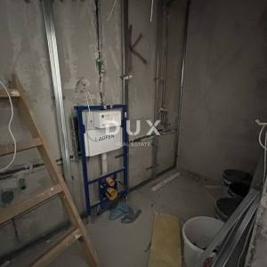 VODICE, SRIMA – Luksuzni penthouse, 70 m od mora, s liftom