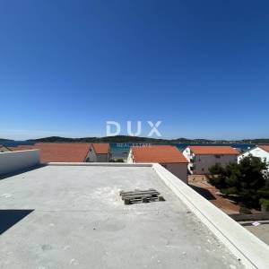 VODICE, SRIMA – Luksuzni penthouse, 70 m od mora, s liftom