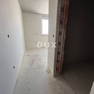 VODICE, SRIMA – Luksuzni penthouse, 70 m od mora, s liftom
