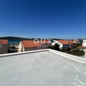 VODICE, SRIMA – Luksuzni penthouse, 70 m od mora, s liftom