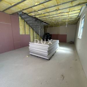 VODICE, SRIMA – Penthouse s krovnom terasom, pogledom na more i liftom