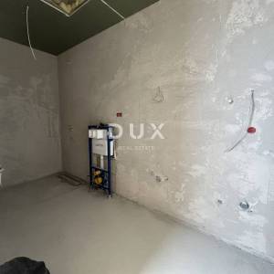 VODICE, SRIMA – Penthouse s krovnom terasom, pogledom na more i liftom