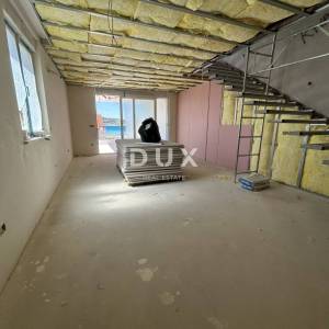 VODICE, SRIMA – Penthouse s krovnom terasom, pogledom na more i liftom