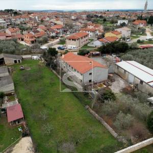 VODNJAN - građevinsko zemljište s gosp. zgradom 50m2