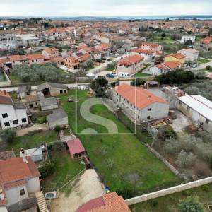 VODNJAN - građevinsko zemljište s gosp. zgradom 50m2