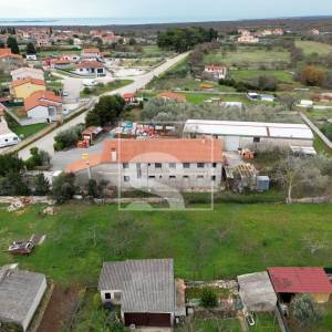 VODNJAN - građevinsko zemljište s gosp. zgradom 50m2